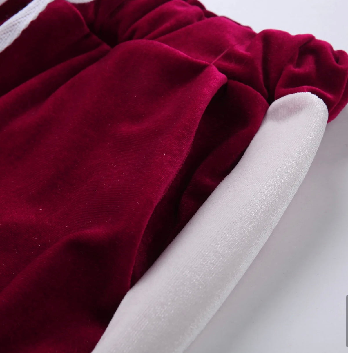 Velvet Luxury®
The Indispensable Tracksuit Sportswear