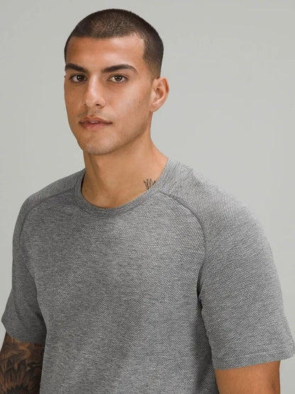 TECHFIT MEN'S WORKOUT T-SHIRT / ULTRA-BREATHABLE
