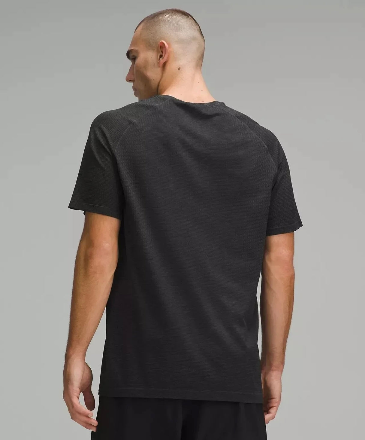 TECHFIT MEN'S WORKOUT T-SHIRT / ULTRA-BREATHABLE