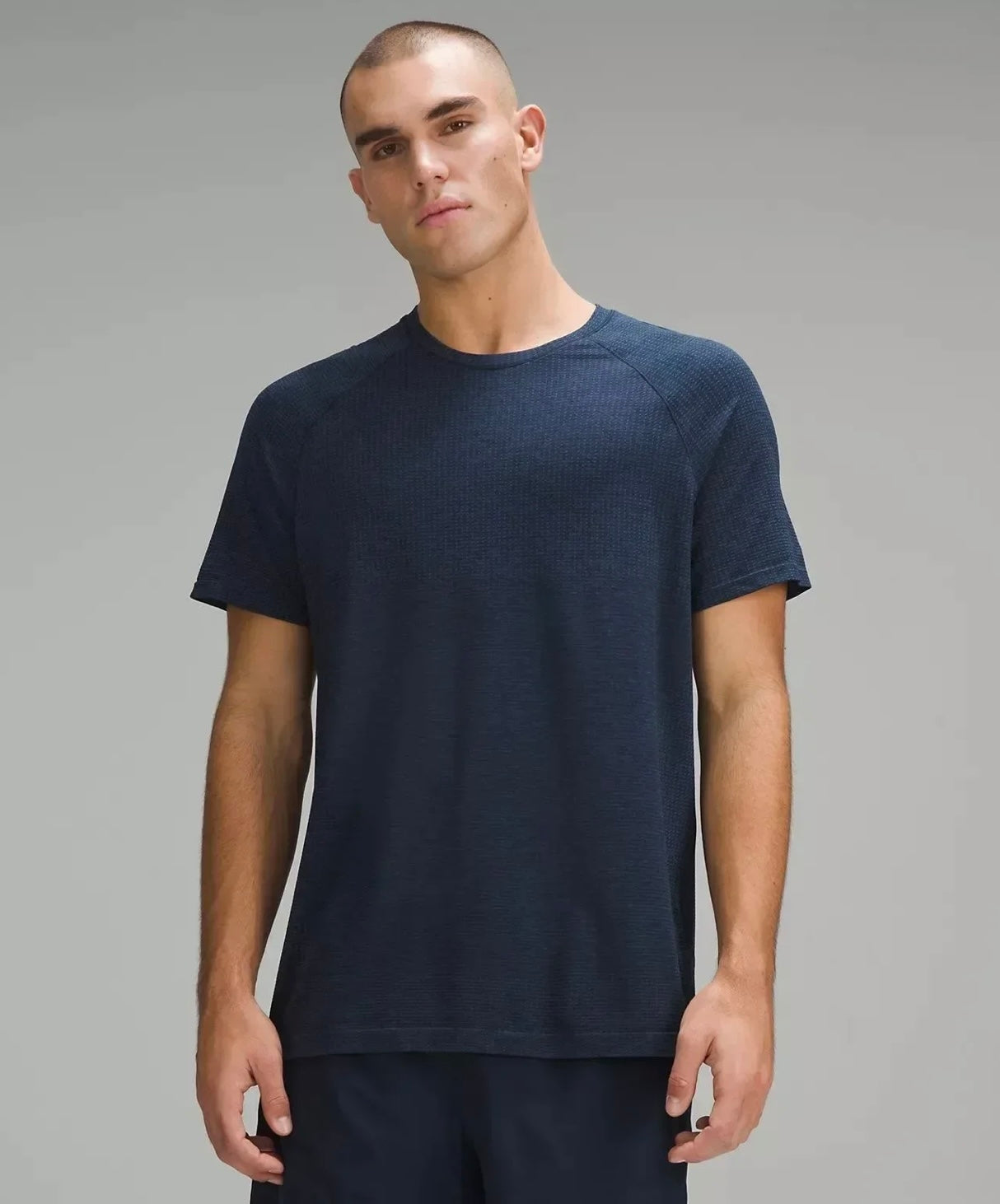 TECHFIT MEN'S WORKOUT T-SHIRT / ULTRA-BREATHABLE