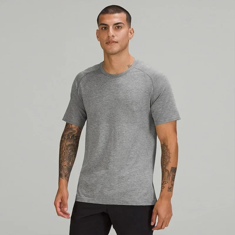 TECHFIT MEN'S WORKOUT T-SHIRT / ULTRA-BREATHABLE